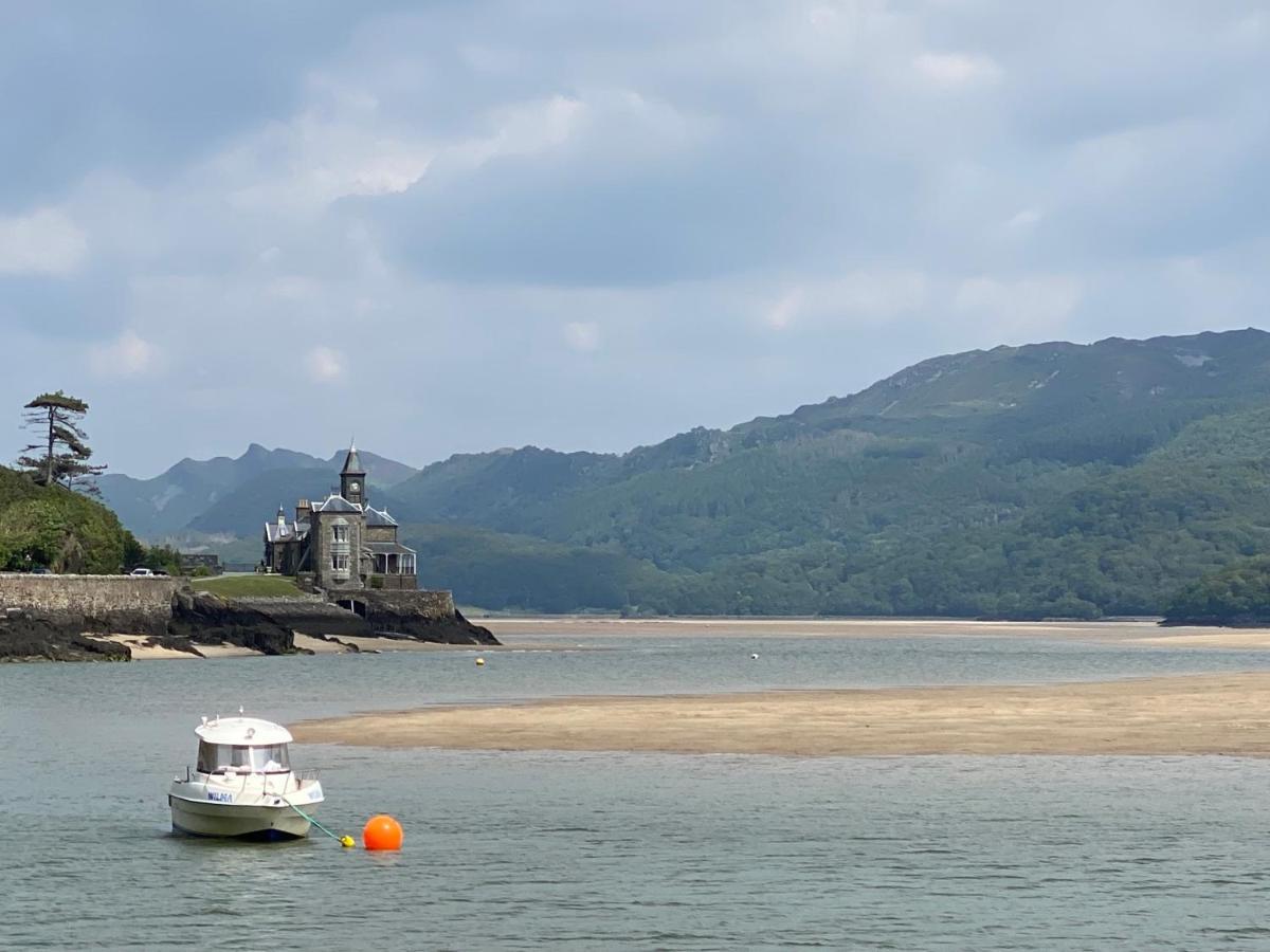 No6 Bed and Breakfast Barmouth Eksteriør billede